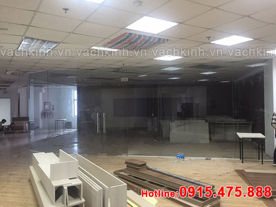 Làm vách kính ngăn phòng tại Trung Sơn Trầm  | lam vach kinh ngan phong tai Trung Son Tram